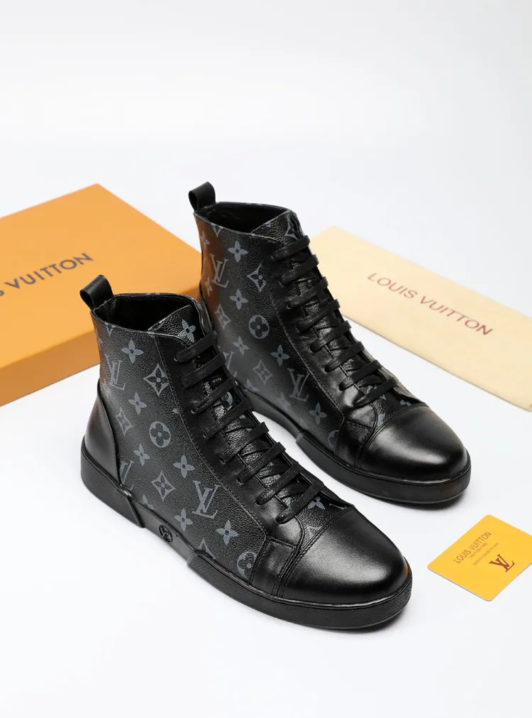 Factory price: 400💰LV official website popular series 🇮🇹🇮🇹1:1 production, selected high-end imported cowhide, sheepskin padding inside sheepskin, paired with Louis Vuitton Monogram Ecli men's shoes 💰se canvas and pure black rubber soles, the ultimate simple design, the perfect interpretation of the latest inspiration for shoes, the integration of classics and fashion, 🔍🔍high quality, worthy of your possession. The bottom car line will never be unglued. Sellers are welcome to sell as shown in the picture above. We can send one piece on behalf of you. The code number is 38-44 (45 codes can be customized)